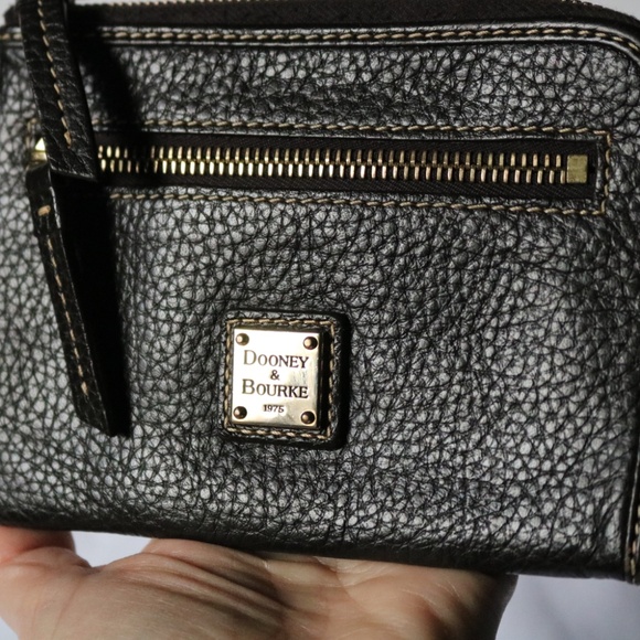 DOONEY & BOURKE 1975 Pebbled Brown Leather Wristlet Wallet Travel Change Purse - Picture 8 of 10